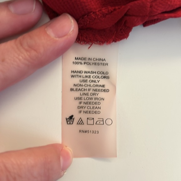 Vince Camuto Scarlet Red Silky Ruffle V-Neck Festive Classic Top Size 1X - Picture 9 of 9